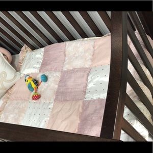 PeanutShell grace crib blanket
